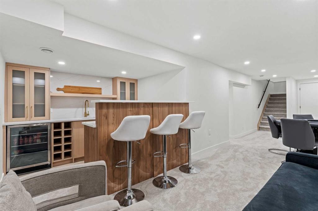 4239 Vauxhall Crescent Nw, Calgary, AB - Indoor