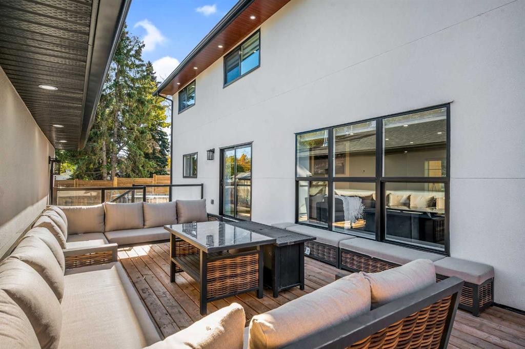 4239 Vauxhall Crescent Nw, Calgary, AB -