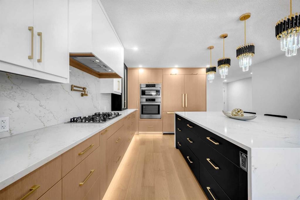 4239 Vauxhall Crescent Nw, Calgary, AB - Indoor Photo Showing Kitchen