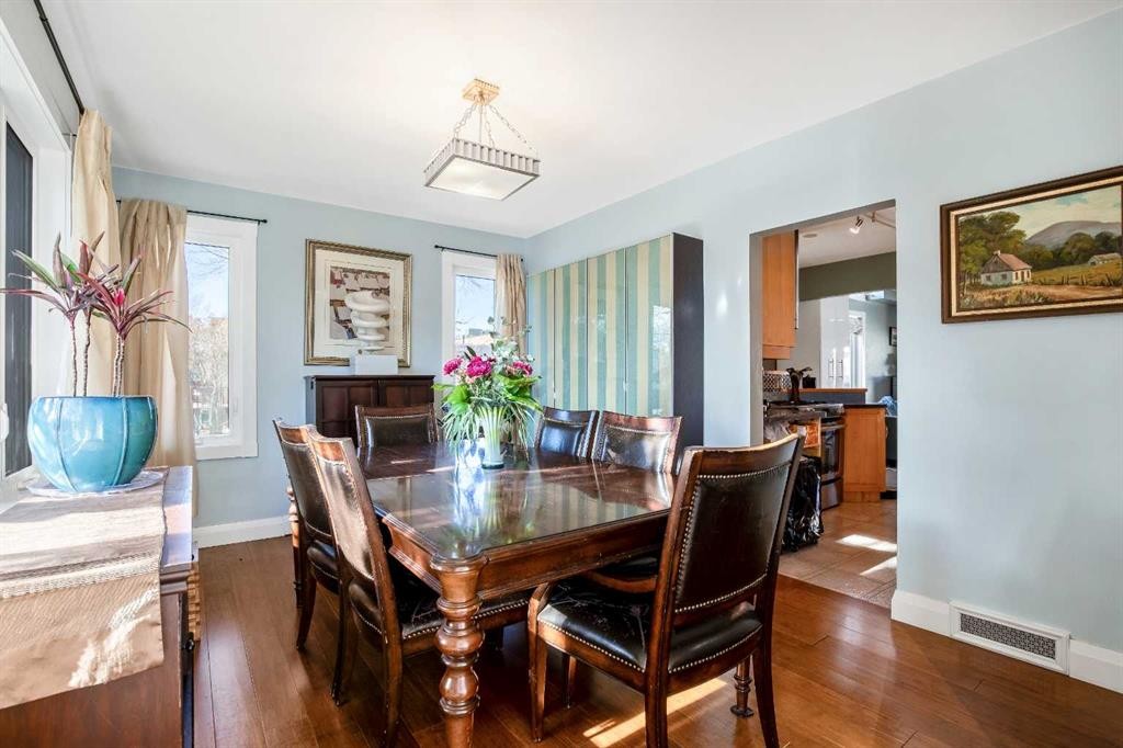 502 8 Avenue Ne, Calgary, AB - Indoor Photo Showing Dining Room