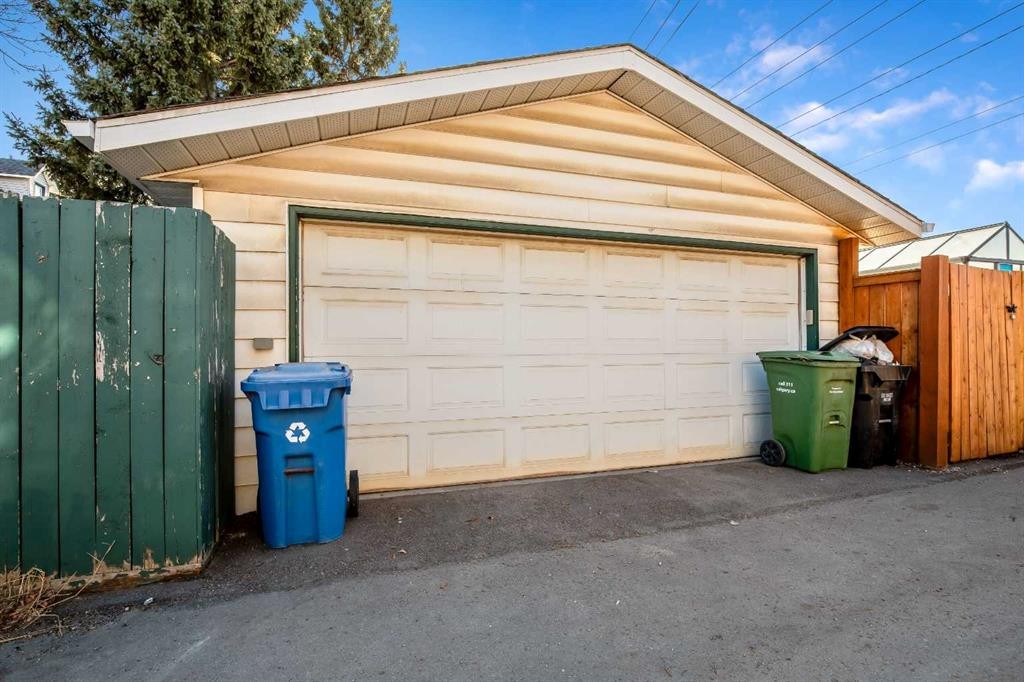 502 8 Avenue Ne, Calgary, AB - Outdoor With Exterior