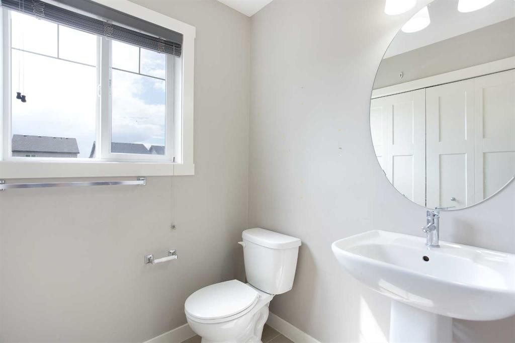905 Skyview Ranch Grove Ne, Calgary, AB - Indoor Photo Showing Bathroom