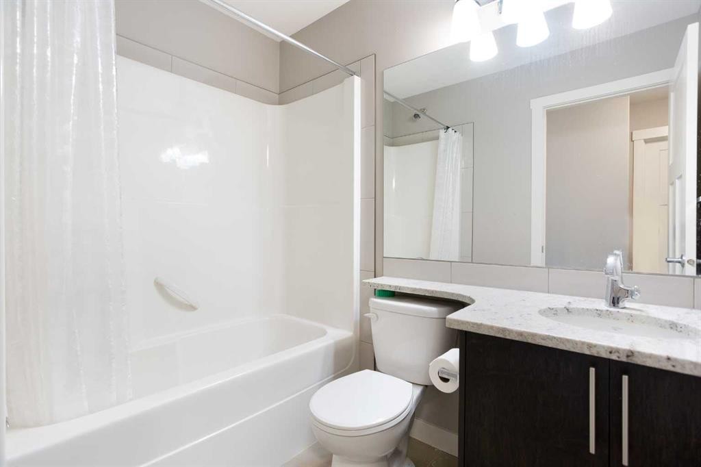 905 Skyview Ranch Grove Ne, Calgary, AB - Indoor Photo Showing Bathroom