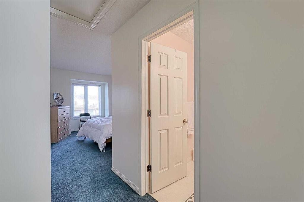 317 Sandringham Road Nw, Calgary, AB - Indoor