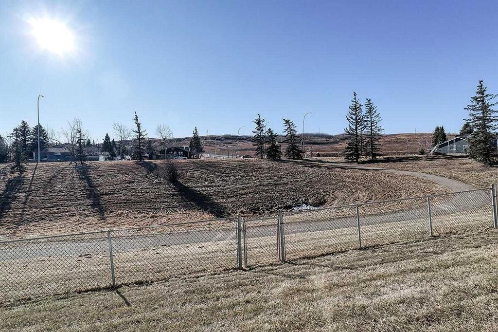 317 Sandringham Road Nw, Calgary, AB - Outdoor With View