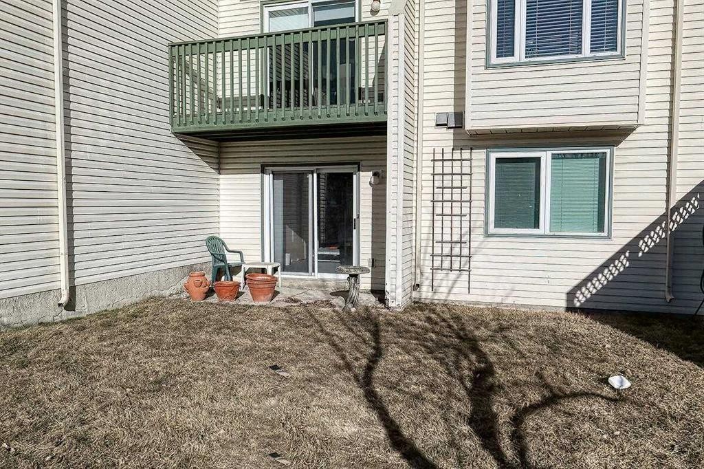 317 Sandringham Road Nw, Calgary, AB - Outdoor With Exterior