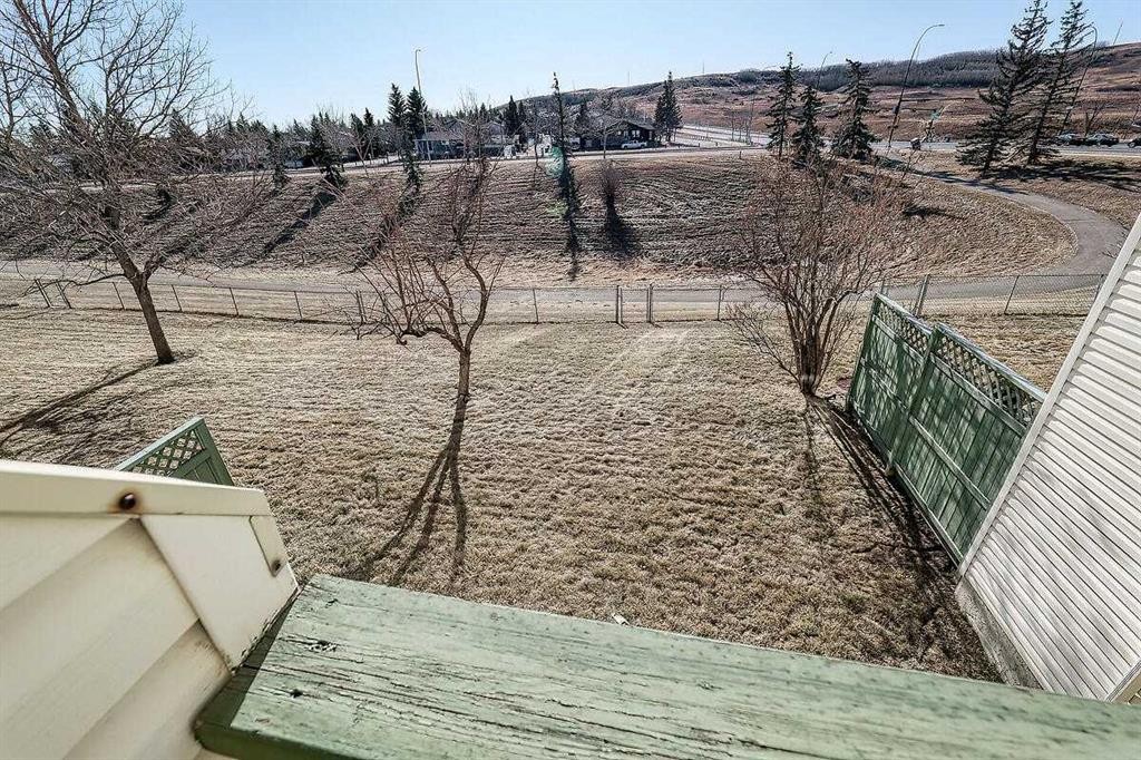 317 Sandringham Road Nw, Calgary, AB - Outdoor With View