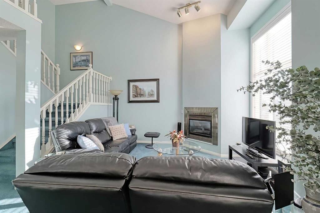317 Sandringham Road Nw, Calgary, AB - Indoor Photo Showing Living Room With Fireplace