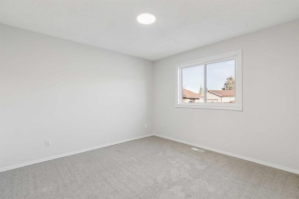 354 Maitland Hill Ne, Calgary, AB - Indoor Photo Showing Other Room