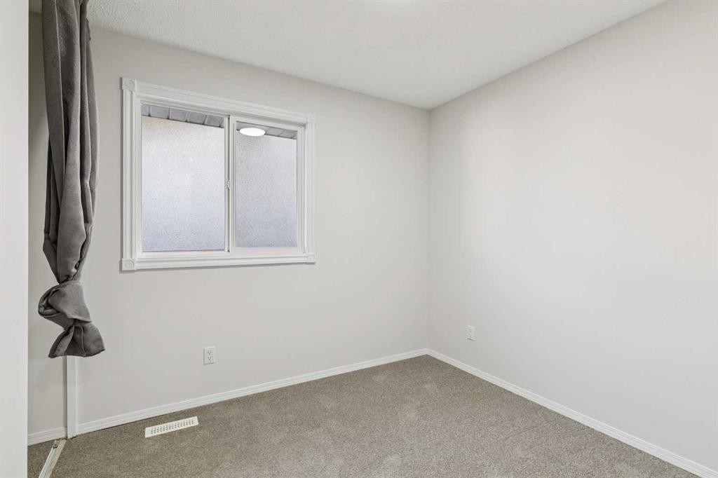 354 Maitland Hill Ne, Calgary, AB - Indoor Photo Showing Other Room
