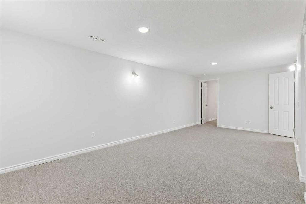 354 Maitland Hill Ne, Calgary, AB - Indoor Photo Showing Other Room