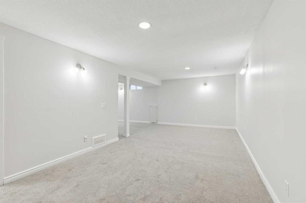 354 Maitland Hill Ne, Calgary, AB - Indoor Photo Showing Other Room