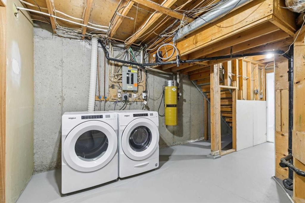 354 Maitland Hill Ne, Calgary, AB - Indoor Photo Showing Laundry Room