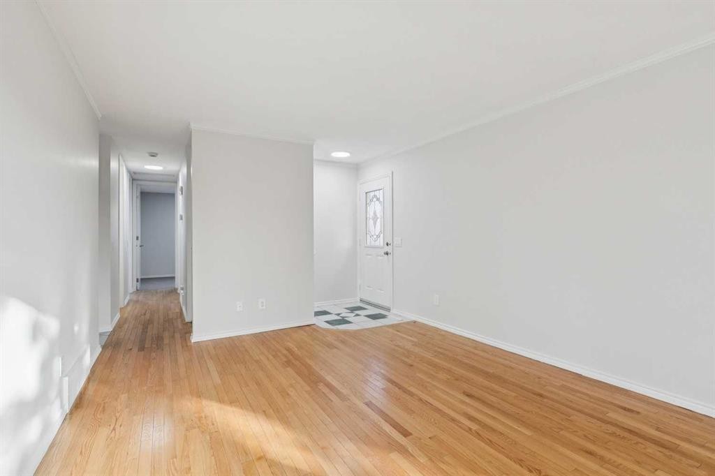 354 Maitland Hill Ne, Calgary, AB - Indoor Photo Showing Other Room