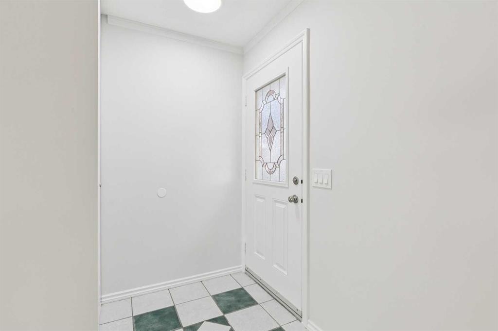 354 Maitland Hill Ne, Calgary, AB - Indoor Photo Showing Other Room