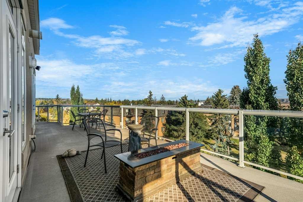 404-4 Hemlock Crescent Sw, Calgary, AB - Outdoor With View