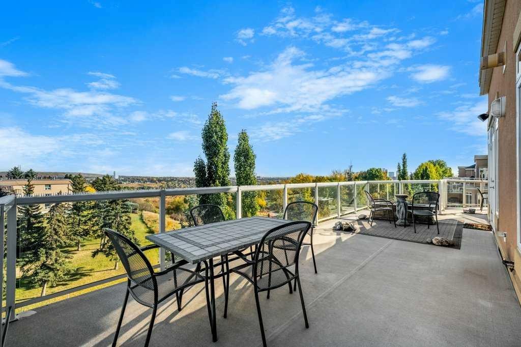 404-4 Hemlock Crescent Sw, Calgary, AB - Outdoor With View