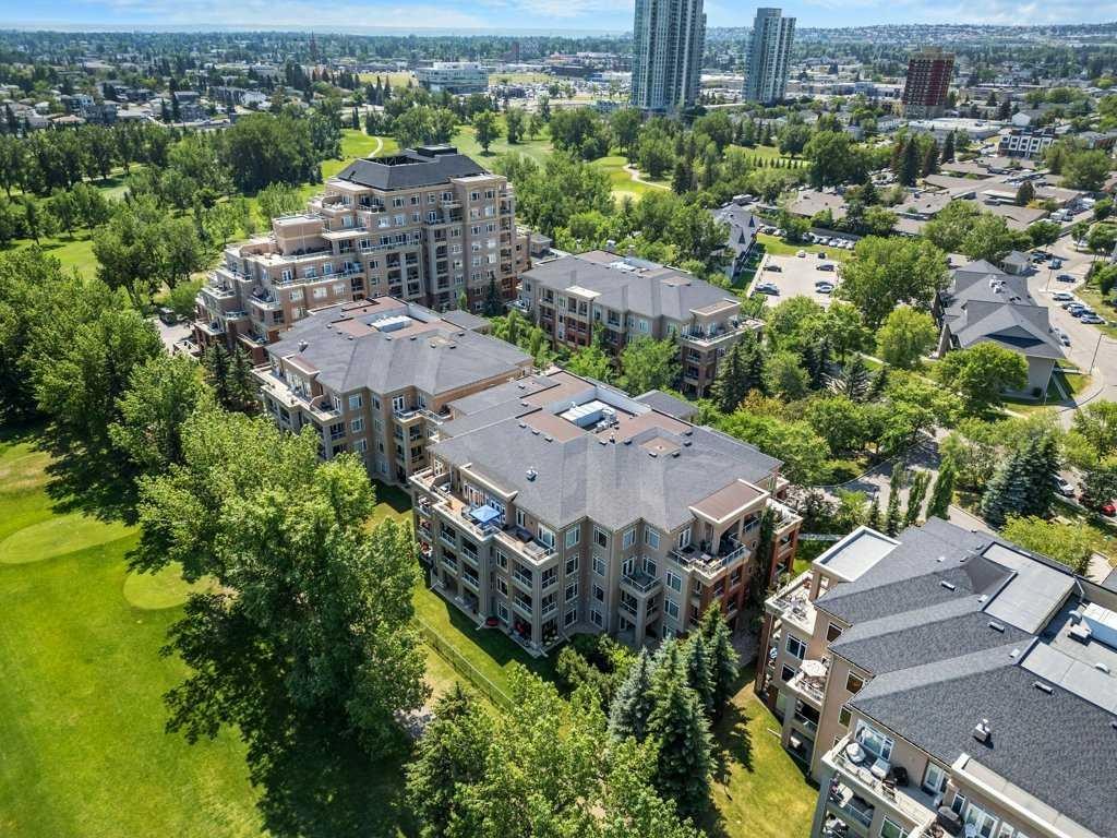 404-4 Hemlock Crescent Sw, Calgary, AB - Outdoor With View