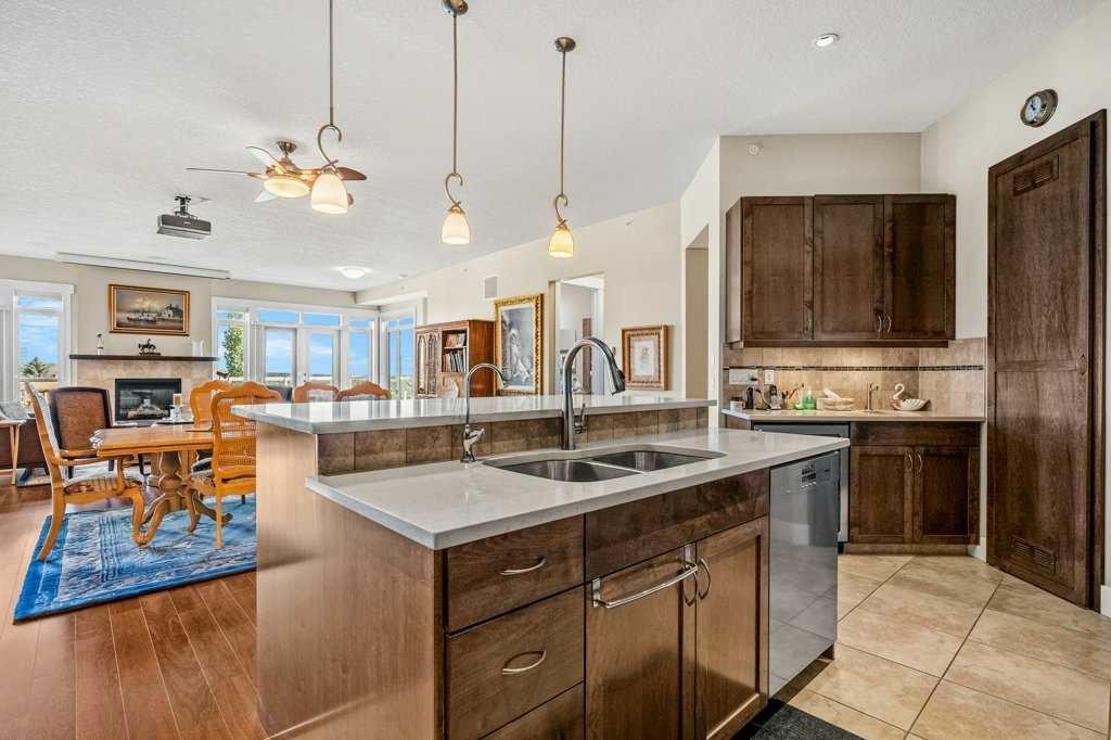 404-4 Hemlock Crescent Sw, Calgary, AB - Indoor Photo Showing Kitchen With Double Sink With Upgraded Kitchen