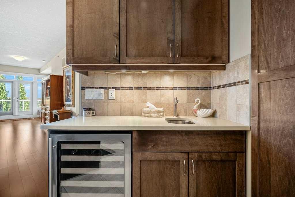 404-4 Hemlock Crescent Sw, Calgary, AB - Indoor