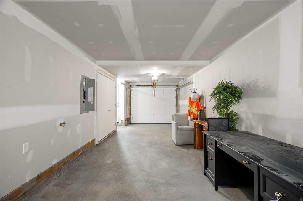 204-550 Seton Circle Se, Calgary, AB - Indoor Photo Showing Other Room