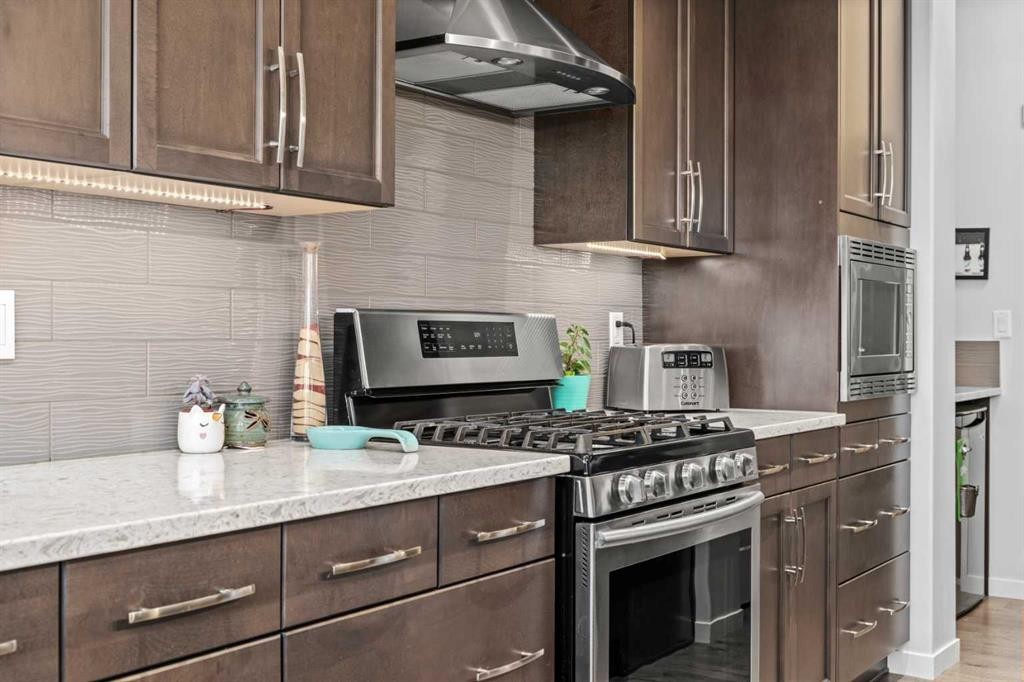 71 Nolanfield Crescent Nw, Calgary, AB - Indoor Photo Showing Kitchen With Upgraded Kitchen