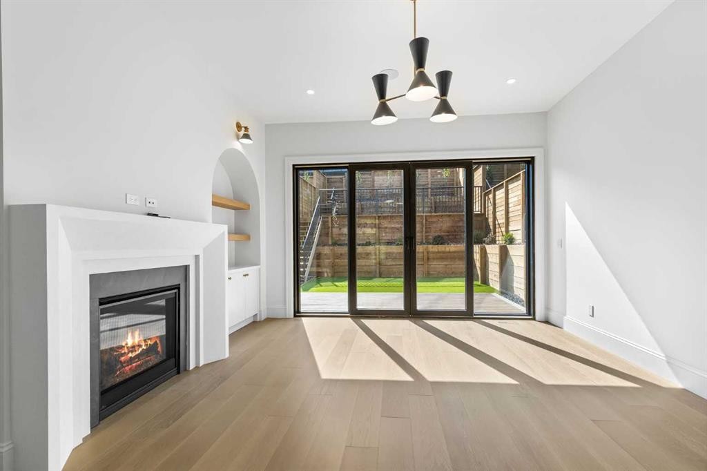 2011 28 Avenue Sw, Calgary, AB - Indoor With Fireplace