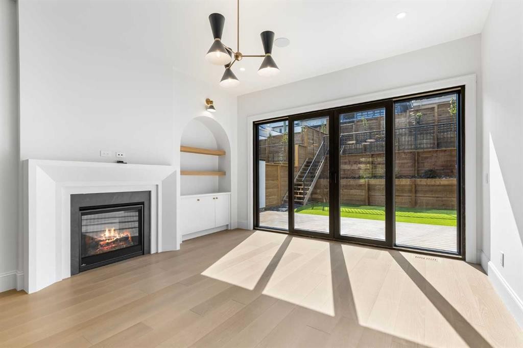 2011 28 Avenue Sw, Calgary, AB - Indoor With Fireplace