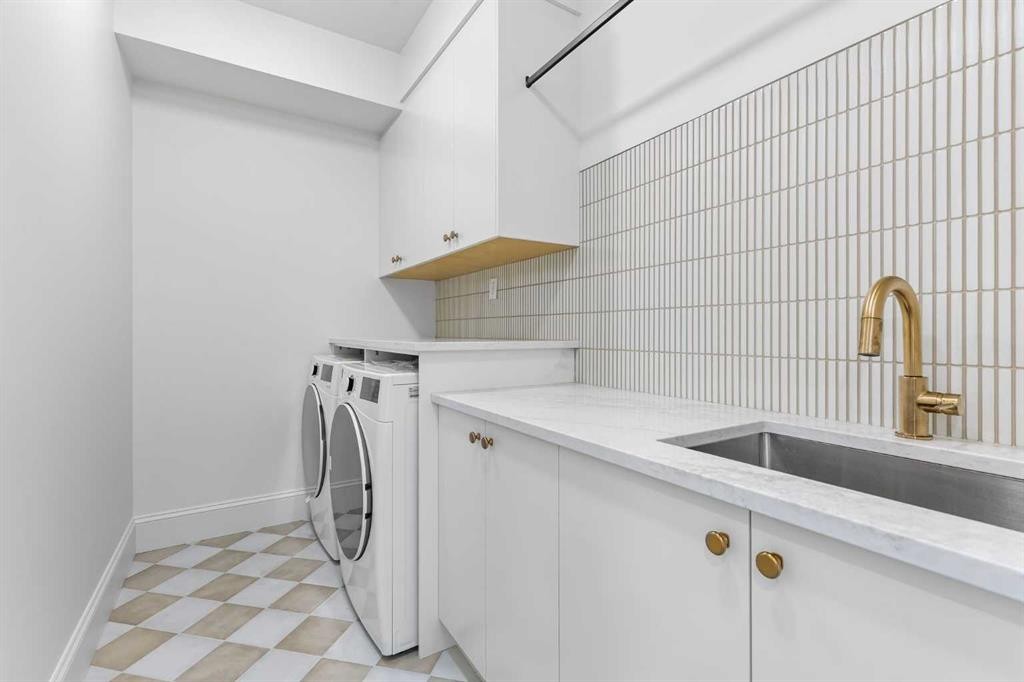 2011 28 Avenue Sw, Calgary, AB - Indoor Photo Showing Laundry Room