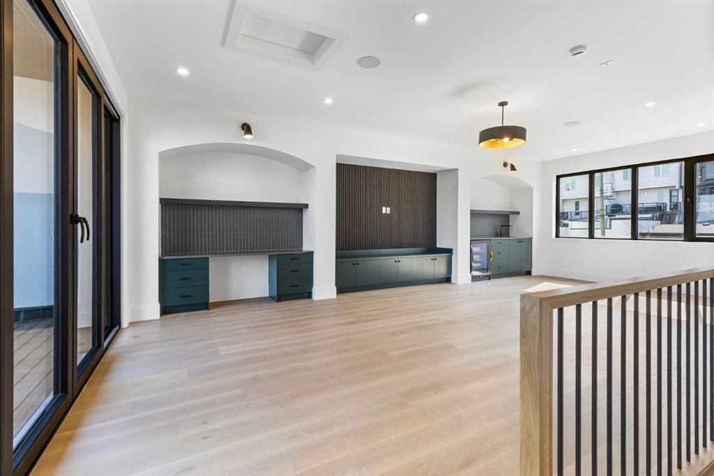 2011 28 Avenue Sw, Calgary, AB - Indoor Photo Showing Other Room