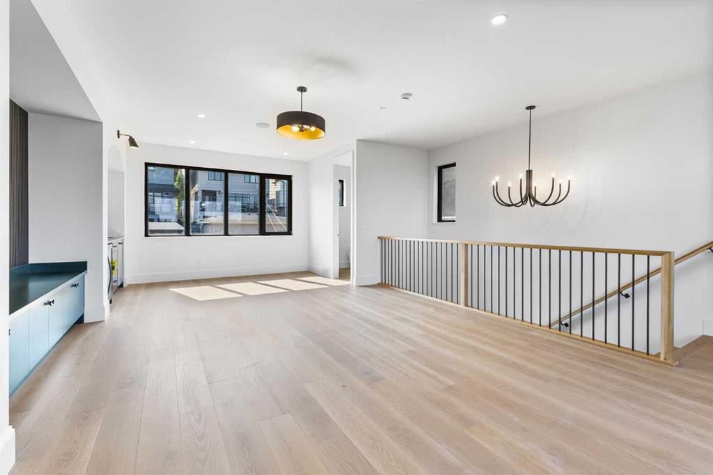 2011 28 Avenue Sw, Calgary, AB - Indoor Photo Showing Other Room