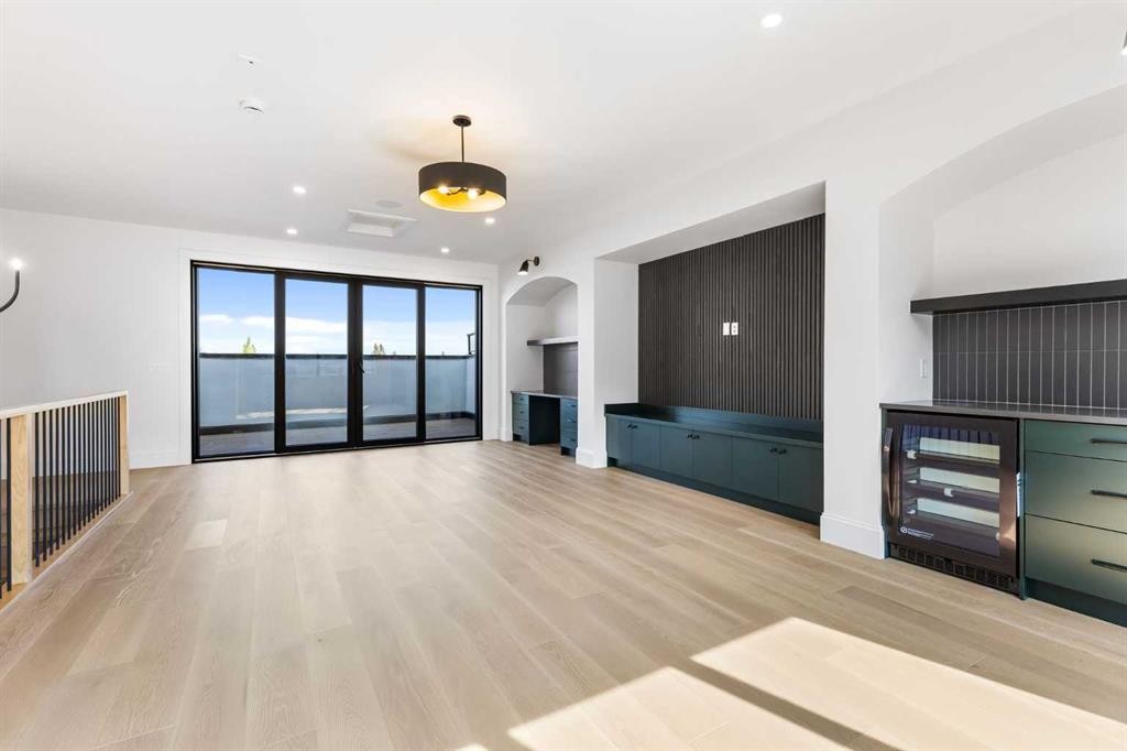 2011 28 Avenue Sw, Calgary, AB - Indoor Photo Showing Other Room