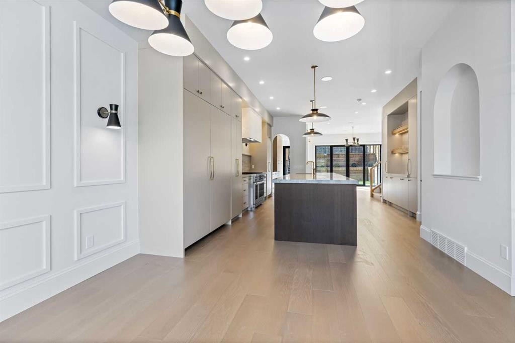 2011 28 Avenue Sw, Calgary, AB - Indoor Photo Showing Kitchen