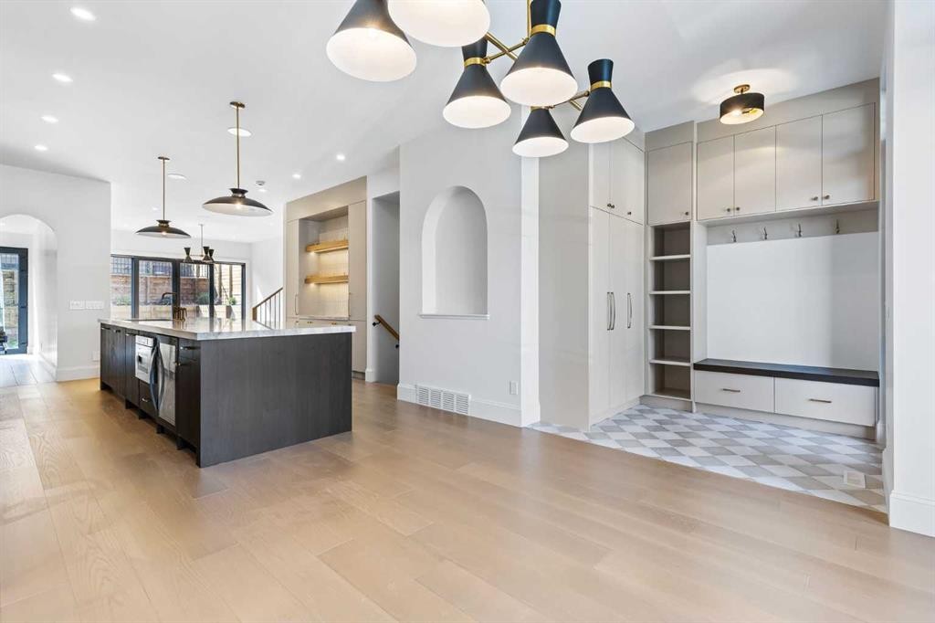 2011 28 Avenue Sw, Calgary, AB - Indoor Photo Showing Kitchen With Upgraded Kitchen