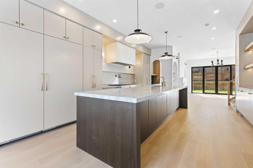 2011 28 Avenue Sw, Calgary, AB - Indoor Photo Showing Kitchen With Upgraded Kitchen