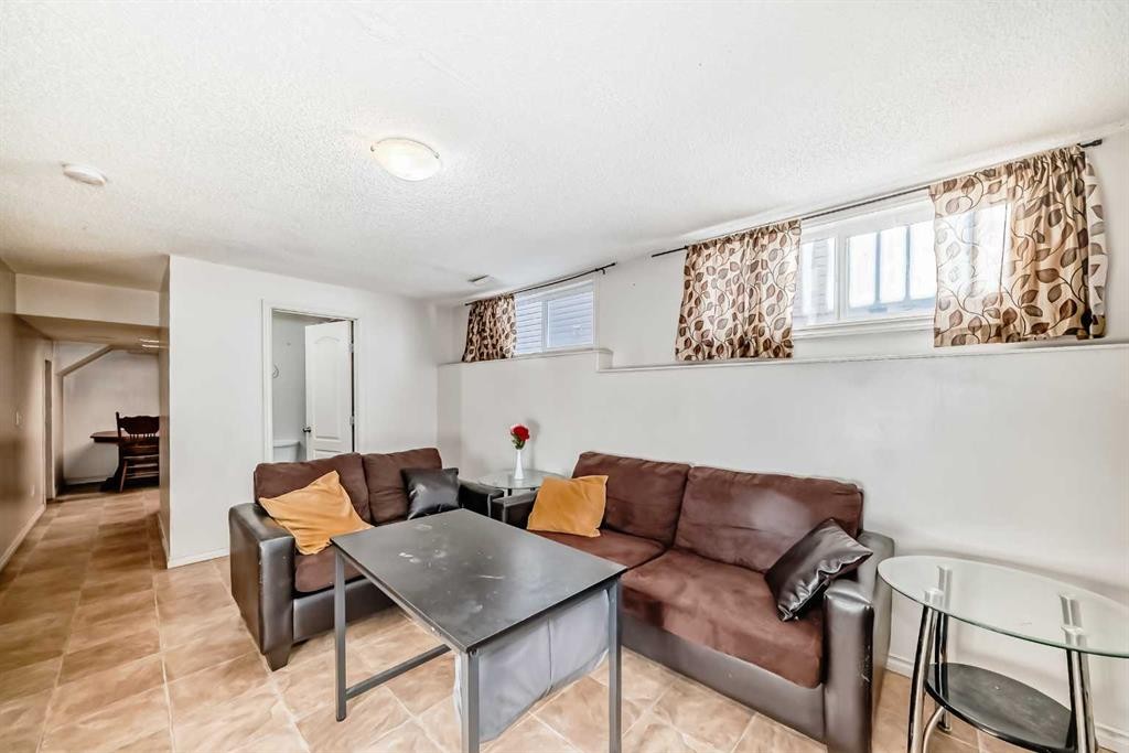 292 Taralake Terrace Ne, Calgary, AB - Indoor Photo Showing Living Room