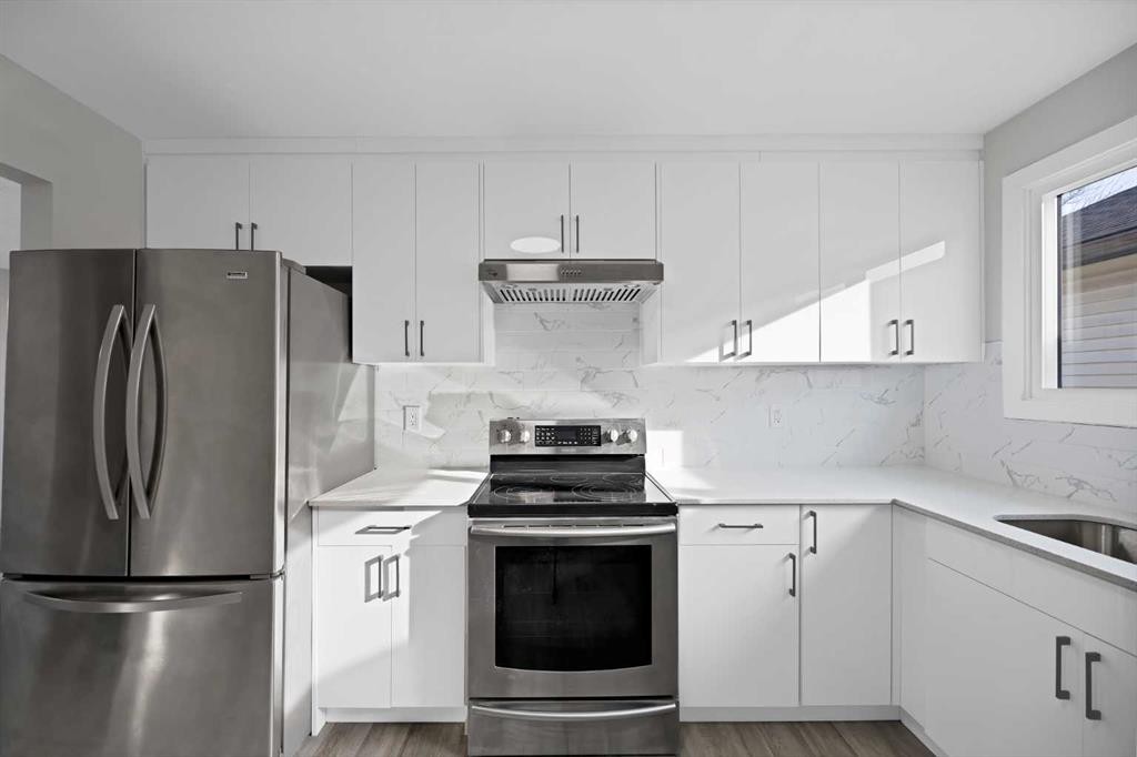 4351 38 Street Ne, Calgary, AB - Indoor Photo Showing Kitchen