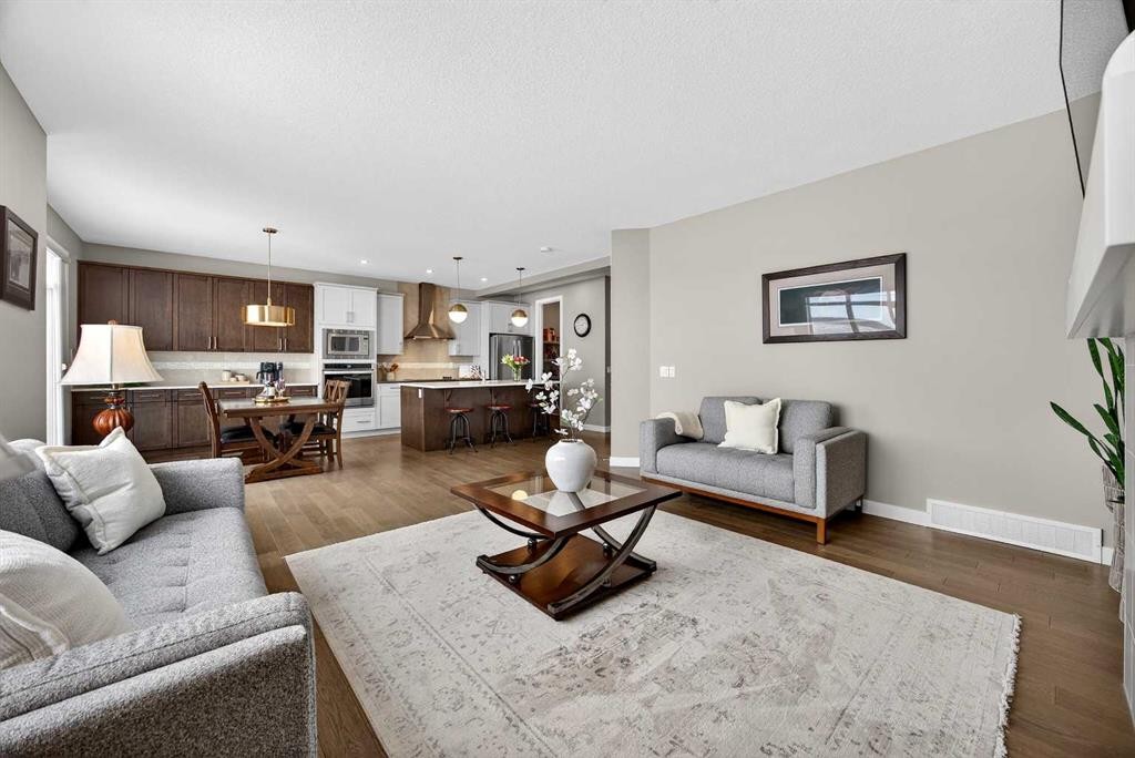 144 Sundown View, Cochrane, AB - Indoor Photo Showing Living Room