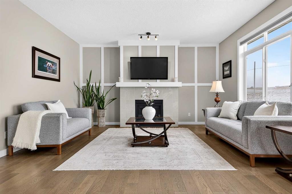 144 Sundown View, Cochrane, AB - Indoor Photo Showing Living Room