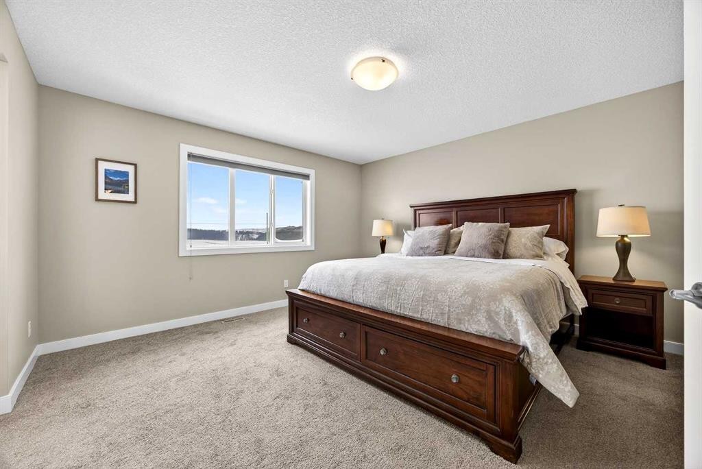 144 Sundown View, Cochrane, AB - Indoor Photo Showing Bedroom