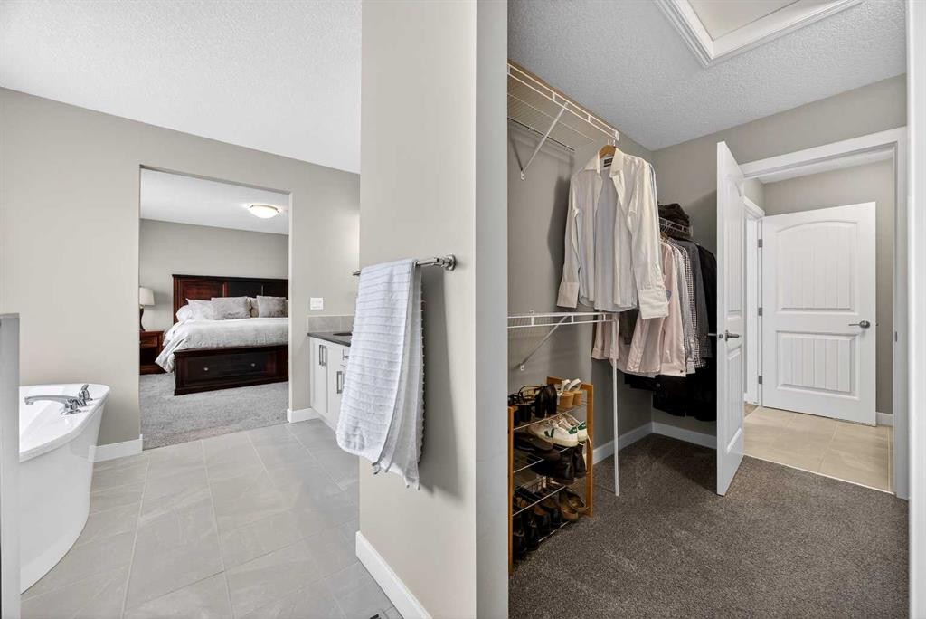 144 Sundown View, Cochrane, AB - Indoor