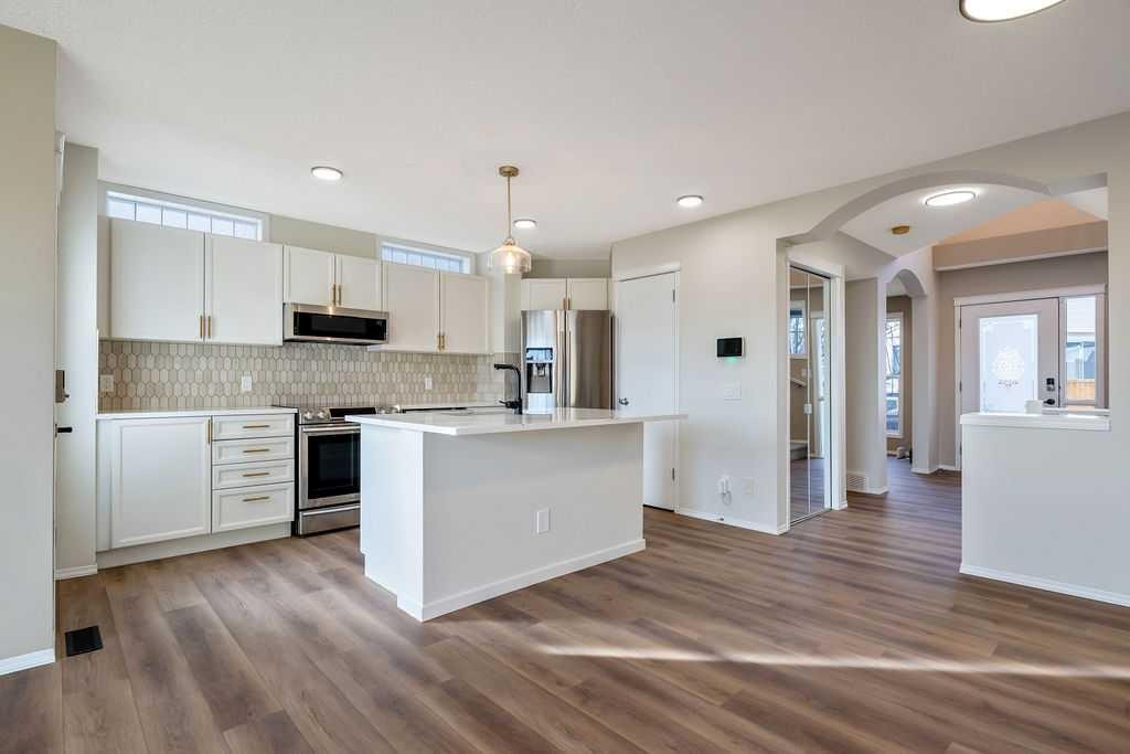 14 Tuscany Springs Rise Nw, Calgary, AB - Indoor Photo Showing Kitchen With Upgraded Kitchen