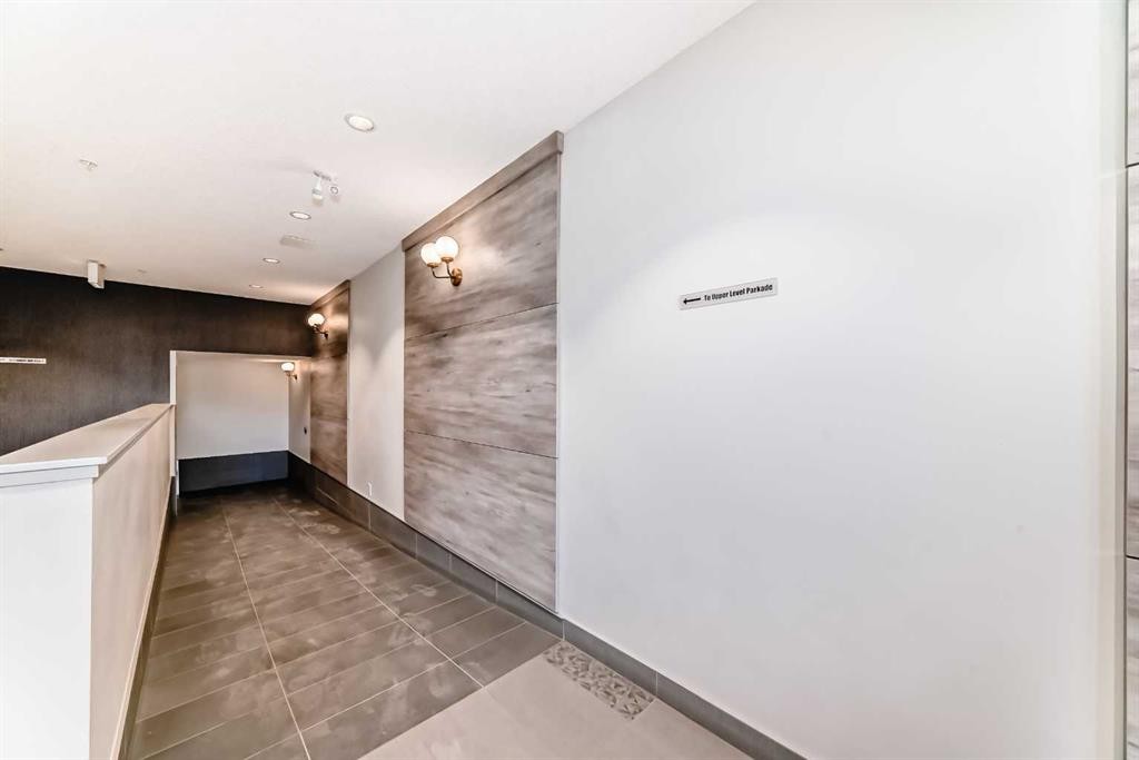 108-71 Shawnee Common Sw, Calgary, AB - Indoor