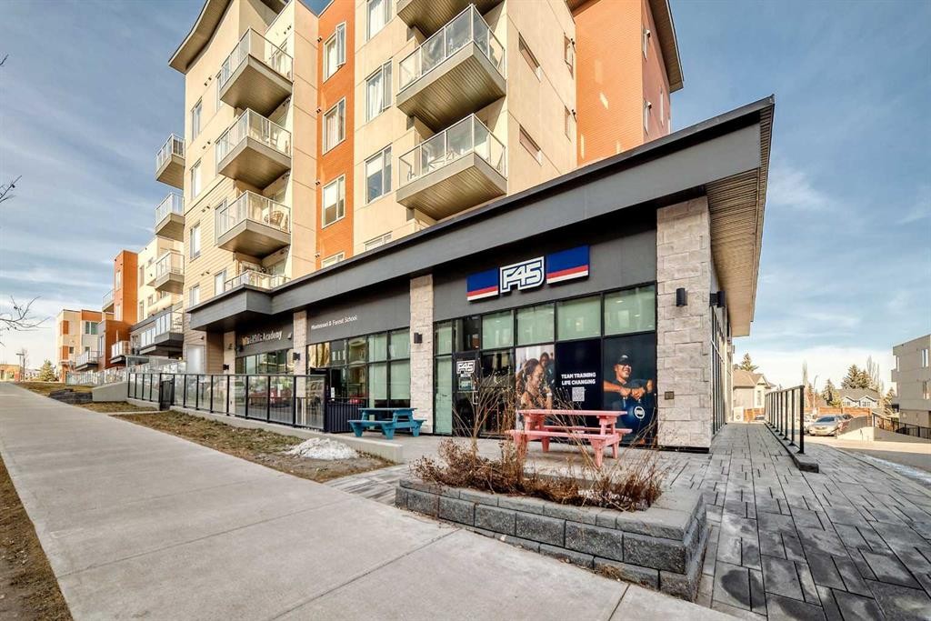 108-71 Shawnee Common Sw, Calgary, AB - Outdoor