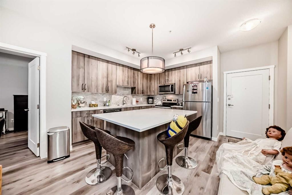 108-71 Shawnee Common Sw, Calgary, AB - Indoor Photo Showing Kitchen
