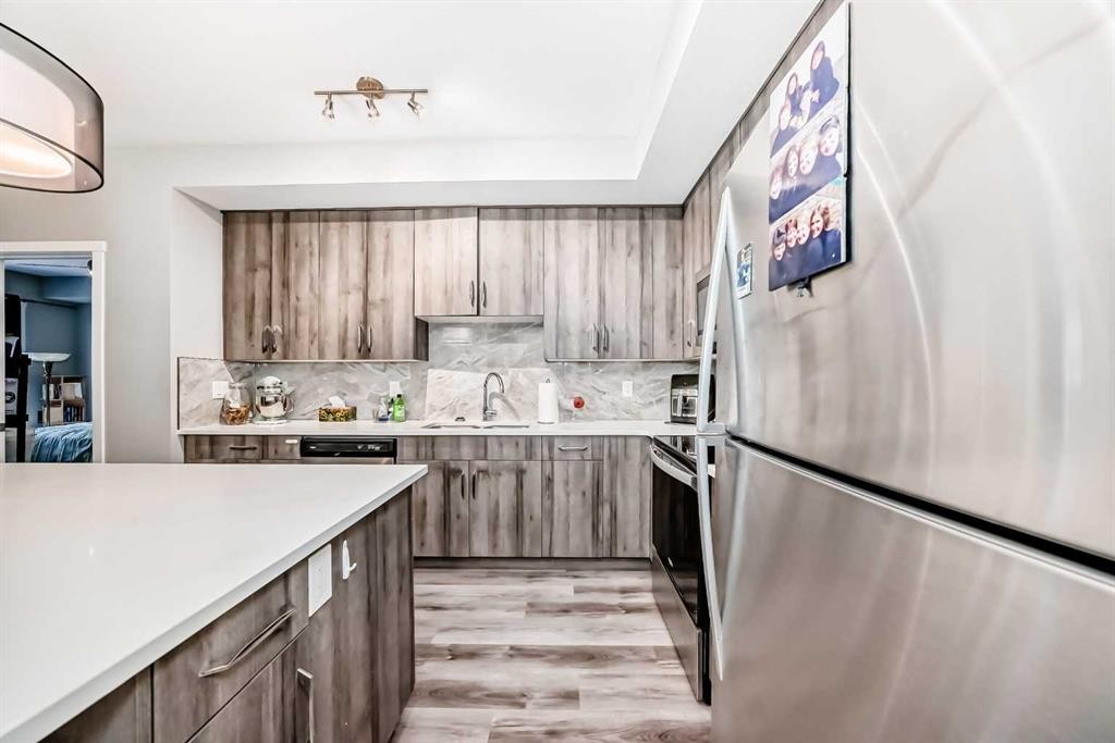 108-71 Shawnee Common Sw, Calgary, AB - Indoor Photo Showing Kitchen With Upgraded Kitchen