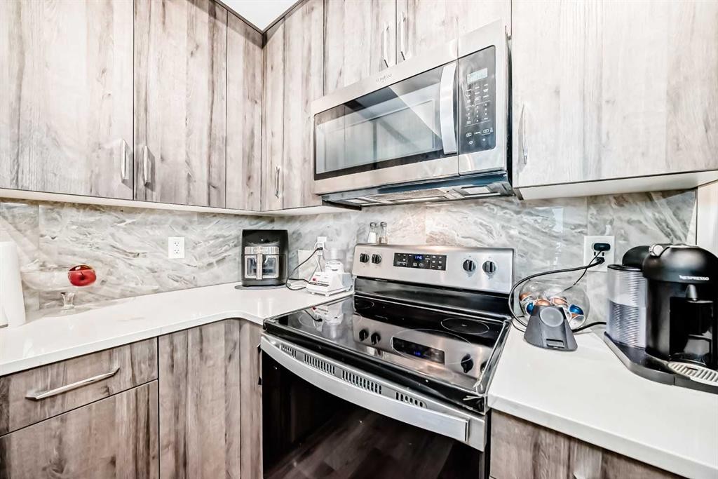 108-71 Shawnee Common Sw, Calgary, AB - Indoor Photo Showing Kitchen With Upgraded Kitchen