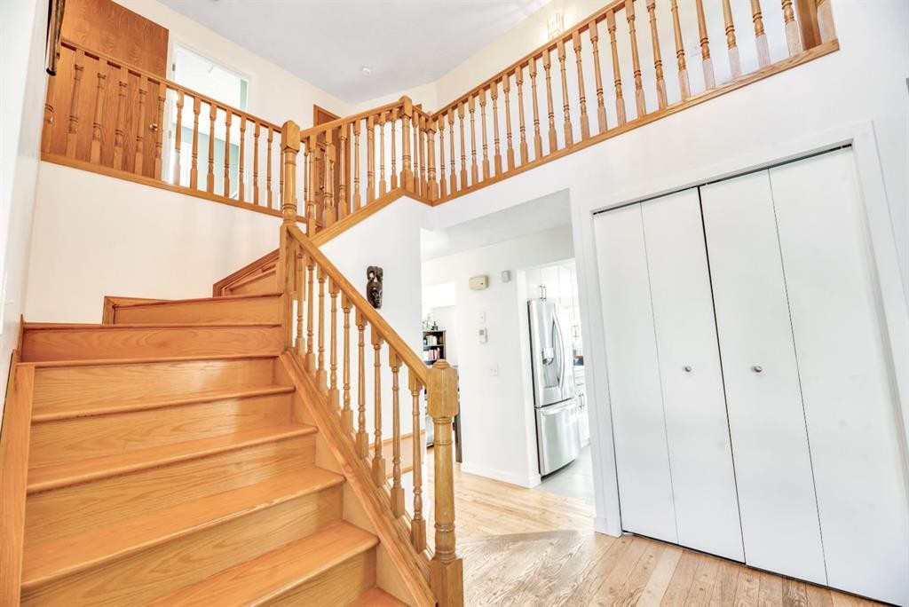 323 Hawkwood Boulevard Nw, Calgary, AB - Indoor Photo Showing Other Room