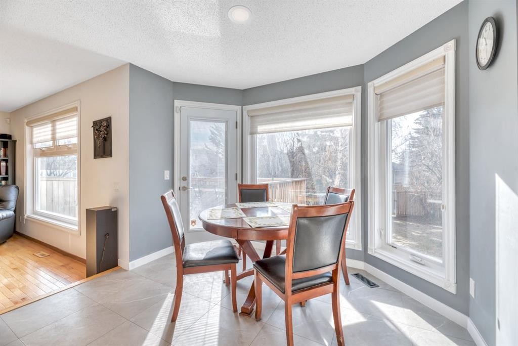 323 Hawkwood Boulevard Nw, Calgary, AB - Indoor Photo Showing Dining Room