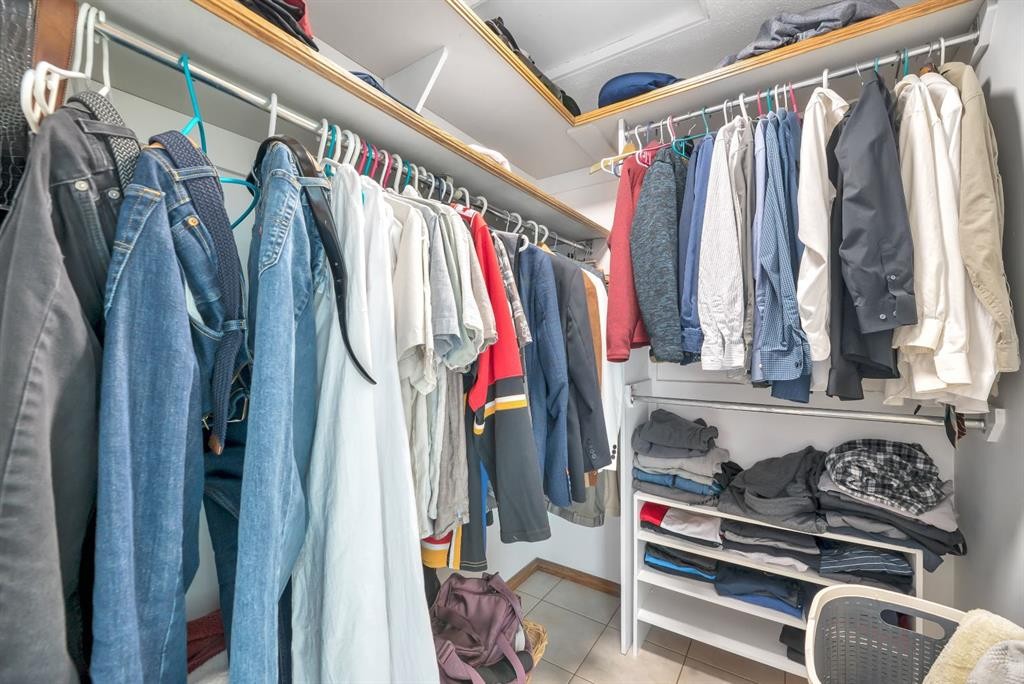 323 Hawkwood Boulevard Nw, Calgary, AB - Indoor With Storage